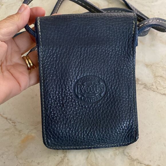 Roots Leather Oilers Cross Body Mini Bag - Picture 4 of 16